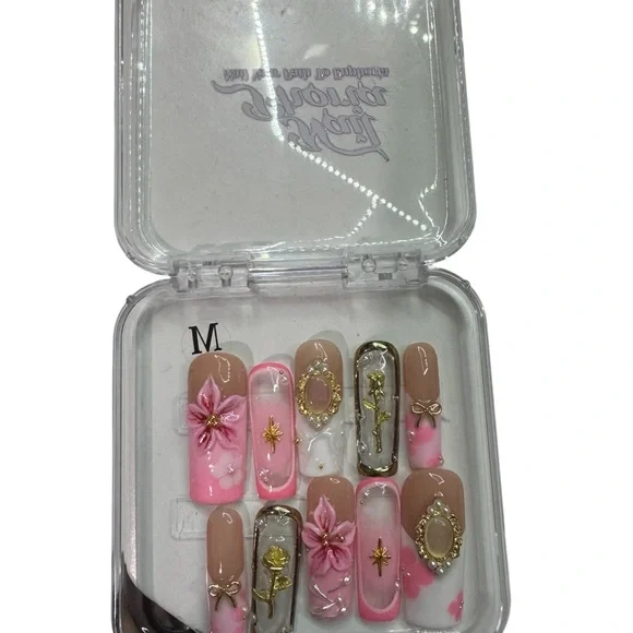 Pink and Gold Press-On Nails - Picture 2 of 5